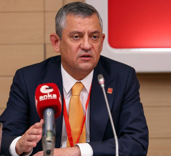 Özgür Özel Madrid'de konuştu: 'Otoriterler dayanışıyor, demokratlar arasındaki dayanışma da küresel olmalı'