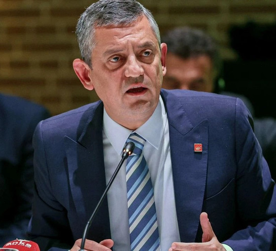 Özgür Özel PES kongresinde konuştu: Demokrasi mi, otokrasi mi?