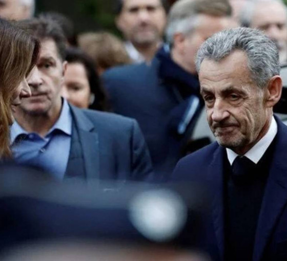 Eski Fransa Cumhurbaşkanı Sarkozy cezaevine girdi