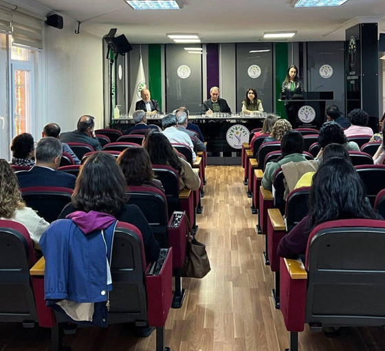 DEM Parti 'süreç' gündemiyle toplandı