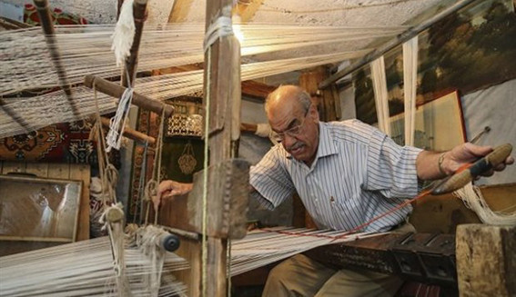 Yavaşça'nın hikayesinden 30 yıl kilim dokuyan emekçi bir yaşam çıktı - Resim : 1