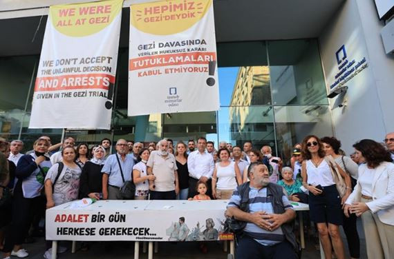 İmamoğlu 'Gezi Nöbeti'ne katıldı: Tayfun çıkacak, bizimle çalışacak - Resim : 1