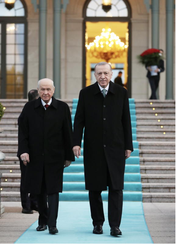 İftarda buluştular: Bahçeli, Erdoğan'a 99 gül hediye etti - Resim : 2