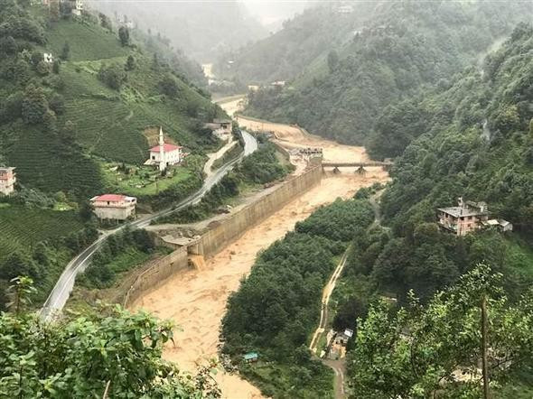 Rize sular altında: 1 kişi öldü - Resim : 2