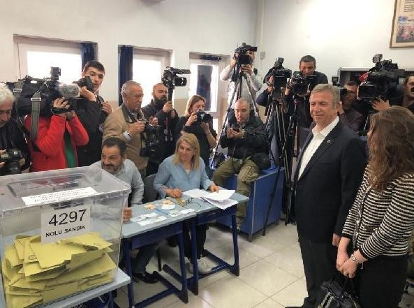 Siyasiler sandık başında - Resim : 6