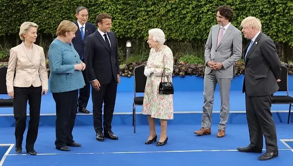 Biden'dan Macron paylaşımı: Birlikte duruyoruz, zorlukların üstesinden gelmeye hazırız - Resim : 1