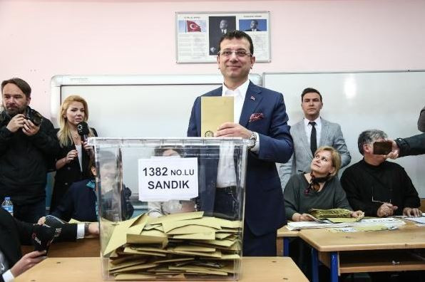Siyasiler sandık başında - Resim : 5