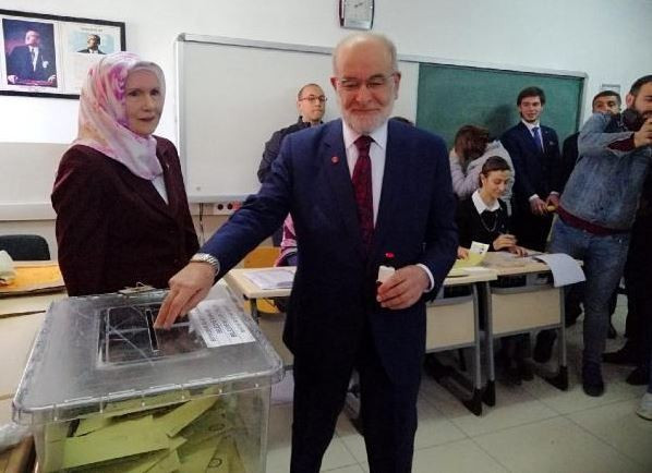 Siyasiler sandık başında - Resim : 3