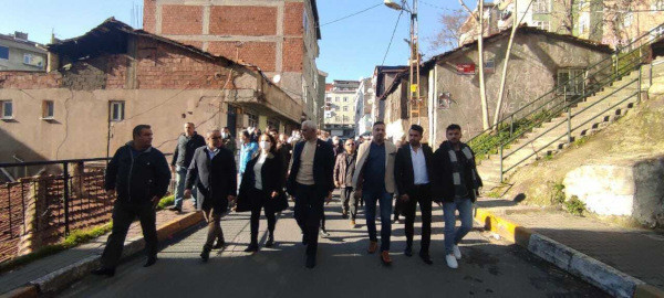İstanbul'da kentsel dönüşüm dayatması: Kapıları, pencereleri sökerek zorla boşaltıyorlar - Resim : 1