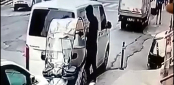 İçeride kadınlar varken kuaför dükkanını kurşunladı - Resim : 1