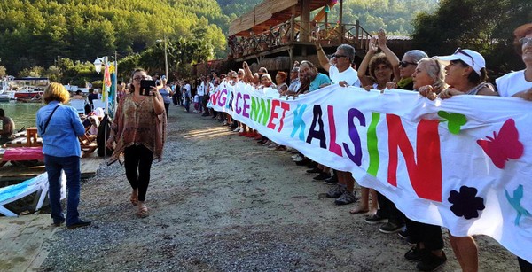 Şarkılı, türkülü, halaylı SİT protestosu - Resim : 1