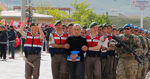 Şimdilerde protestocu ama - Resim : 2