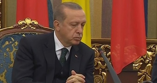 Erdoğan basın toplantısında uyudu - Resim : 1