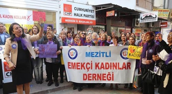 'Kahrolsun şeriat, başörtüsüne geçit yok' pankartı sahte çıktı - Resim : 2
