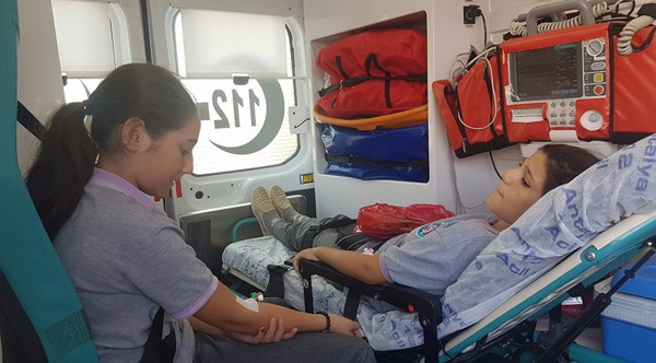 Öğrenciler zehirlendi, Milli Eğitim Müdürü 'psikolojik' dedi - Resim : 1