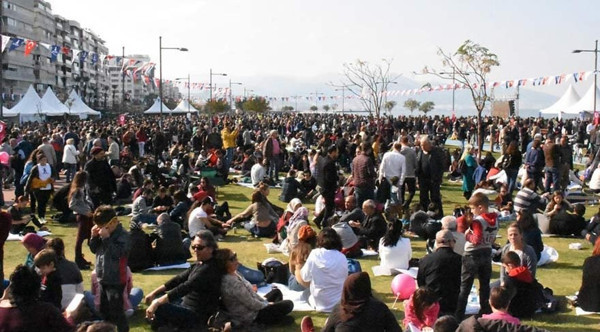 İzmirliler 'Boyoz Festivali'nde buluştu - Resim : 1