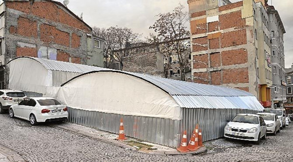 Sultanahmet'te kaçak kazı iddiası - Resim : 1