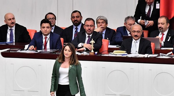 CHP'li vekilden Bakan Kasapoğlu'na 'İşsizlik ve Mutsuzluk Oscarı' - Resim : 1
