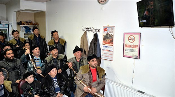 Diriliş Ertuğrul dizisini böyle izliyorlar - Resim : 1
