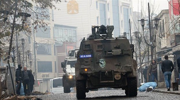 Zırhlı aracın çarptığı kadının sağlığı iyiye gidiyor - Resim : 1