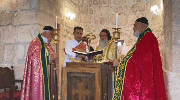 Avrupa'dan geri dönen Süryaniler, 1700 yıllık kiliselerini onarıp 'zılgıtlarla' açtı - Resim : 2