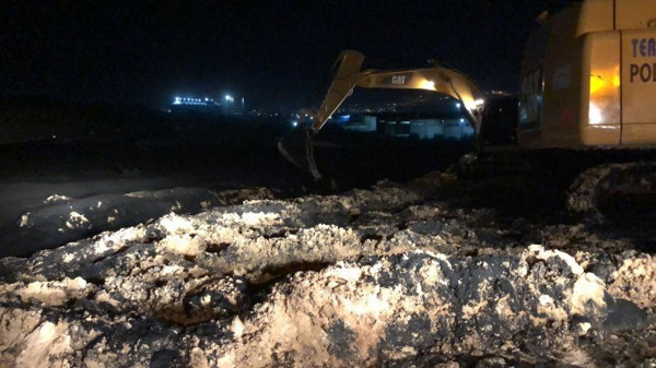 OSB’nin atık suyu nedeniyle otoyol kapandı - Resim : 1