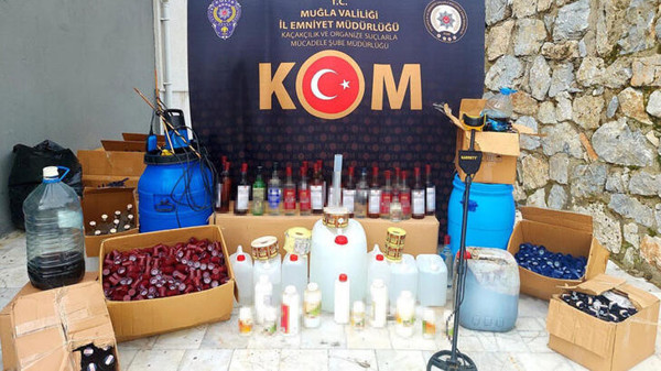 Sahte içki baskınında uçaksavar mermisi ele geçirildi - Resim : 1