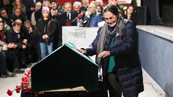 Aytaç Arman'a veda: İçimize kara taşları döktü ve gitti - Resim : 2