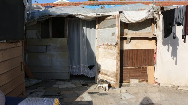 İzmir'de yoksulluğun fotoğrafı: Açlıktan sütü kesildi - Resim : 1