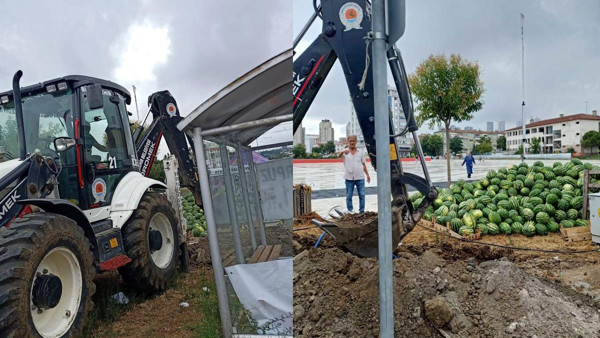 CHP’li belediyenin ucuz karpuz tezgahına AKP’li belediye kepçeyle müdahale etti - Resim : 1
