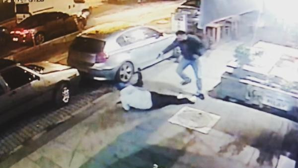 Sokak ortasında infaz: Sözlü tartışma silahlı kavgaya dönüştü - Resim : 2
