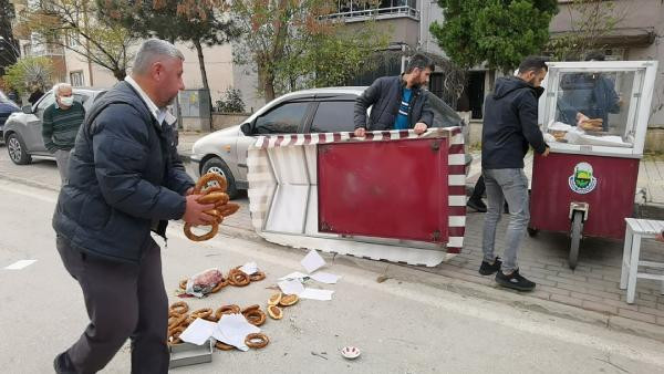 Fırtınada devrilen simit arabasının altında kalan simitçi yoğun bakımda - Resim : 1
