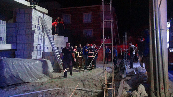 Urfa'da inşaat çöktü: 3 yaralı - Resim : 2
