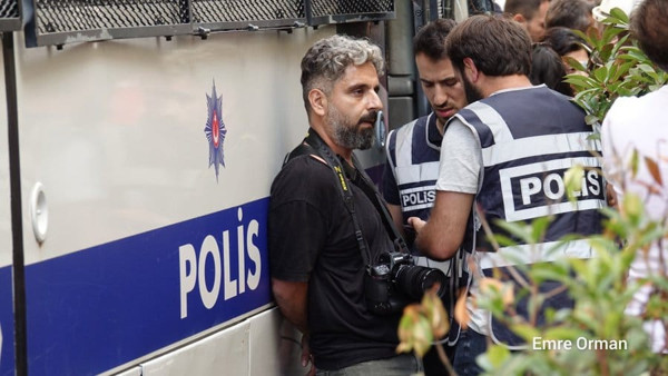 Onur Yürüyüşü'ne polis müdahalesi: 370 kişi gözaltına alındı - Resim : 1