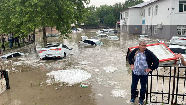 Adıyaman'da sel: Araçlar su altında kaldı - Resim : 2