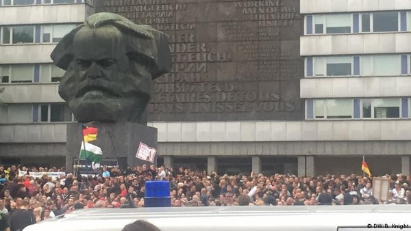 Almanya'nın Chemnitz kentinde ırkçı gösteriler sürüyor - Resim : 1