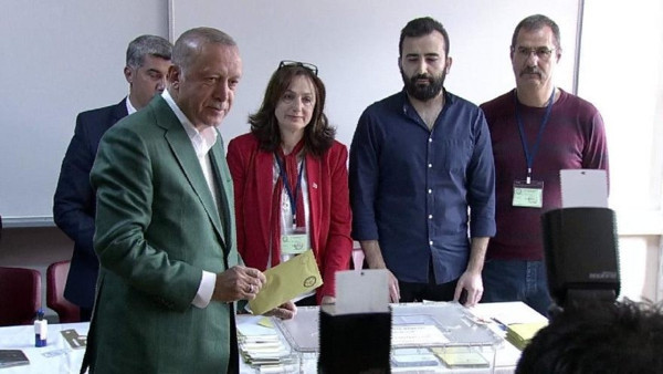 Siyasiler sandık başında - Resim : 4