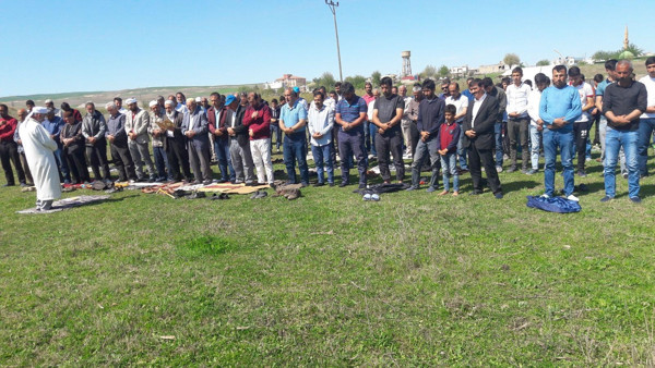 Bismilli çiftçiler yağmur duasına çıktı - Resim : 1