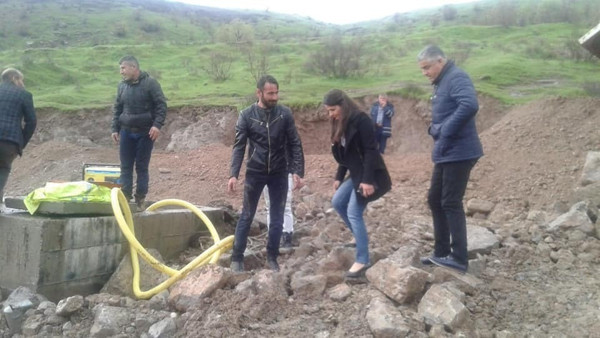 Belediyeyi devralan Eş Başkanlar 10 gündür kente su getirmeye çalışıyor - Resim : 1
