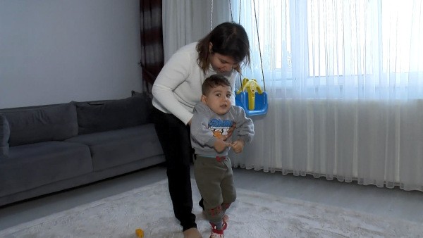 SMA'lı Sefa'nın annesi: 1,5 kilo alırsa tedavi olamayacak, geceleri aç yatırıyorum - Resim : 1