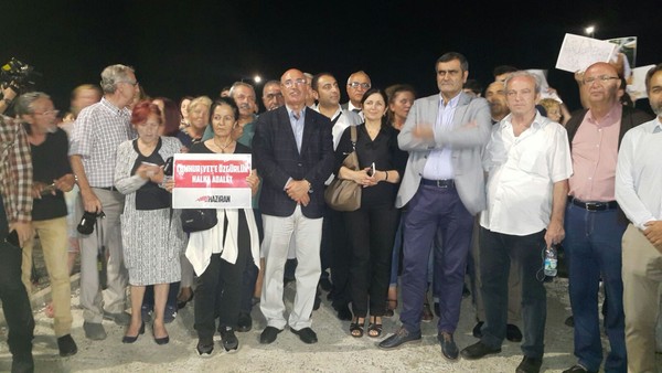 Cumhuriyet: Bir yanımız içeride kaldı - Resim : 2