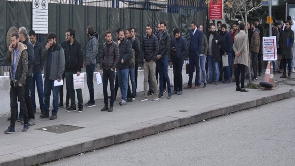 Bir kilometrelik bedelli askerlik kuyruğu - Resim : 1