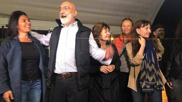 Gazeteciler Ahmet Altan ve Nazlı Ilıcak tahliye oldu - Resim : 2