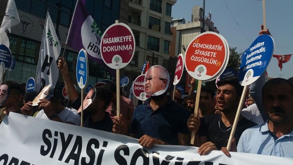 'Büyükşehir Belediyesi 10 bin darbeciye yemek hazırladı' - Resim : 1