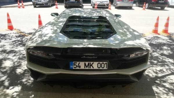 AKP'li Sofuoğlu Meclis'e Lamborghini'yle geldi, plakası dikkat çekti - Resim : 1