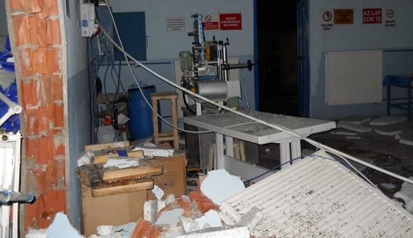 Sakarya'daki havai fişek fabrikasında böyle denetim yapılıyormuş: Az laf çok iş - Resim : 1