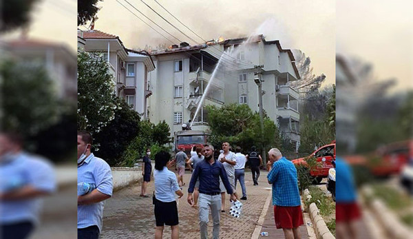 Marmaris'te de orman yangını: Evler oteller tehdit altında - Resim : 1