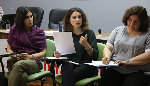 Kadınlar, her alanda hak ihlali yaşıyor - Resim : 1