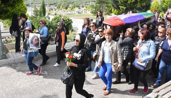 Safiye'nin de cenazesini kadınlar kaldırdı - Resim : 2
