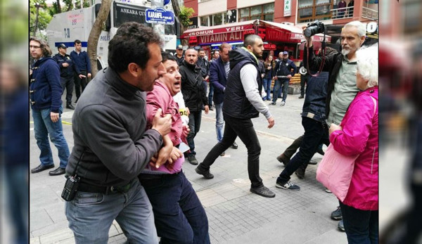 'İşimi geri istiyorum' eyleminde gözaltı - Resim : 1